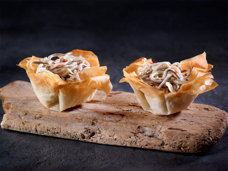 Surimi en forma de angulas en aceite de oliva o girasol al ajillo